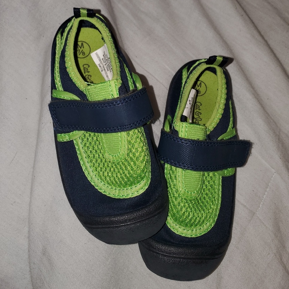Cat & Jack water shoes